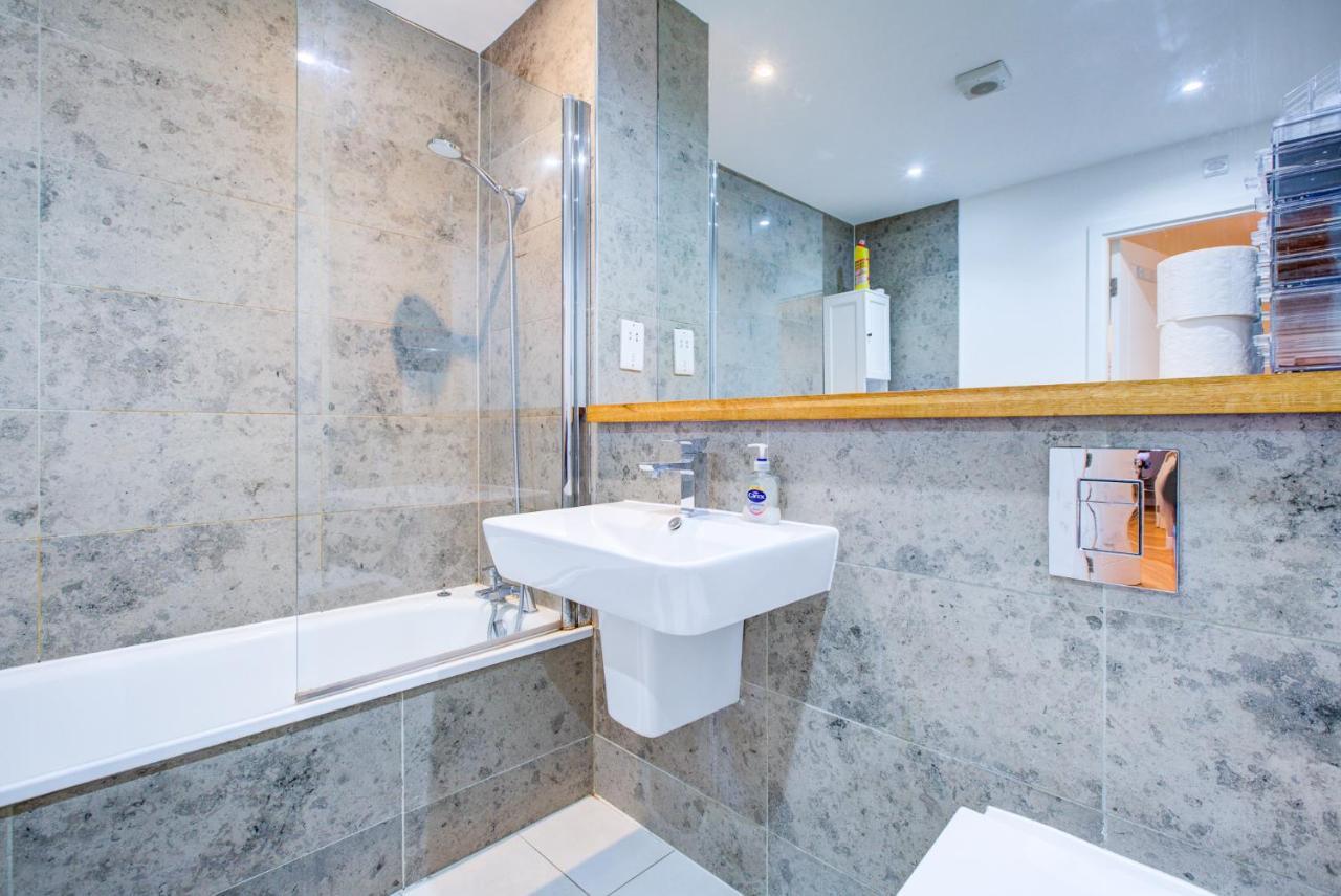 2 Bedroom Spacious In The Heart Fulham Appartement Londres